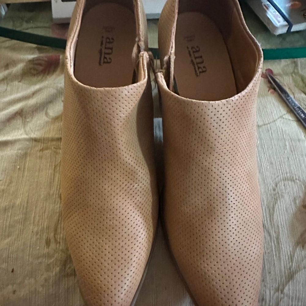 a.n.a Boots Size 10